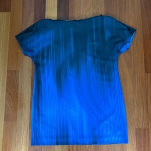 Elie Tahari Vibrant Blue Short Sleeve Tee